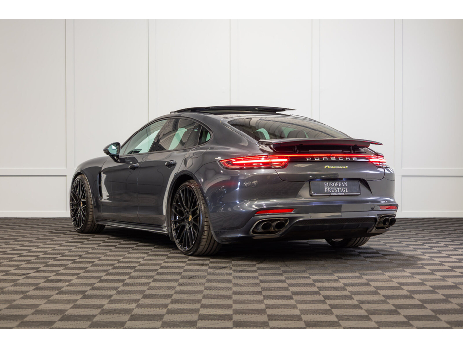 2018 Porsche Panamera - image 4