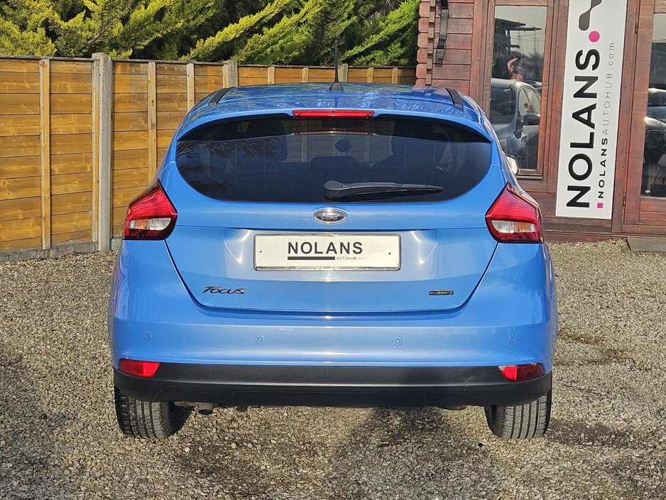 2017 Ford Focus - image 10