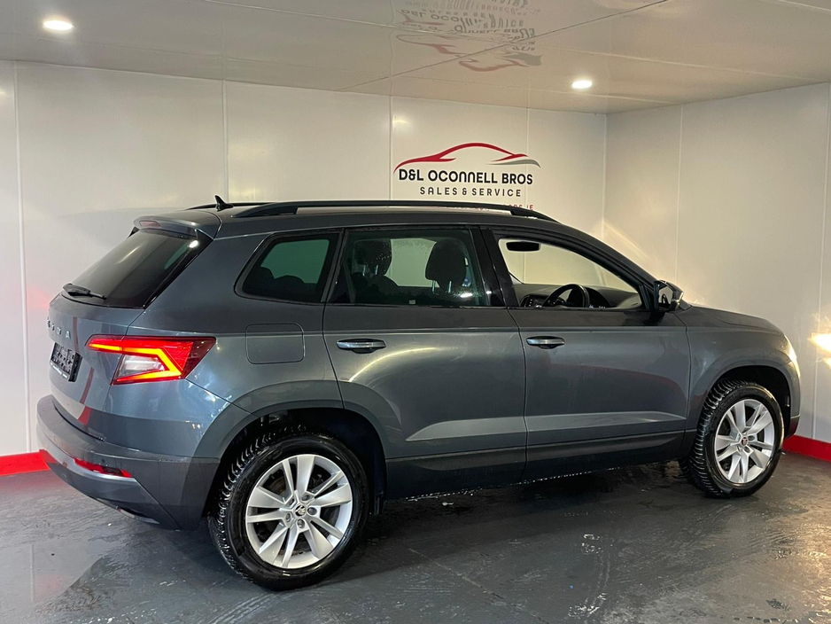 2020 Skoda Karoq - image 11