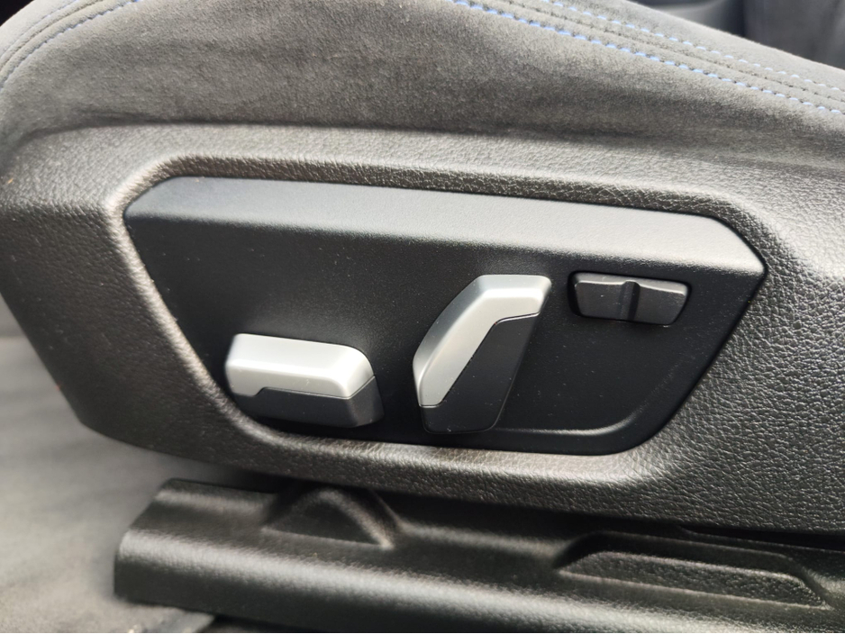 2017 BMW 3 Series - image 21