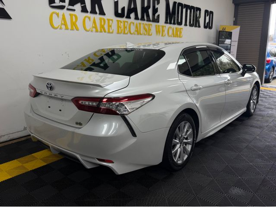 2020 Toyota Camry - image 4