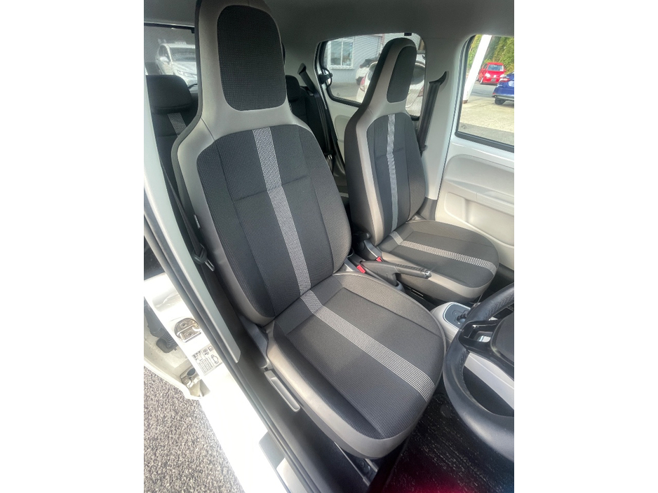 2018 Volkswagen up! - image 12