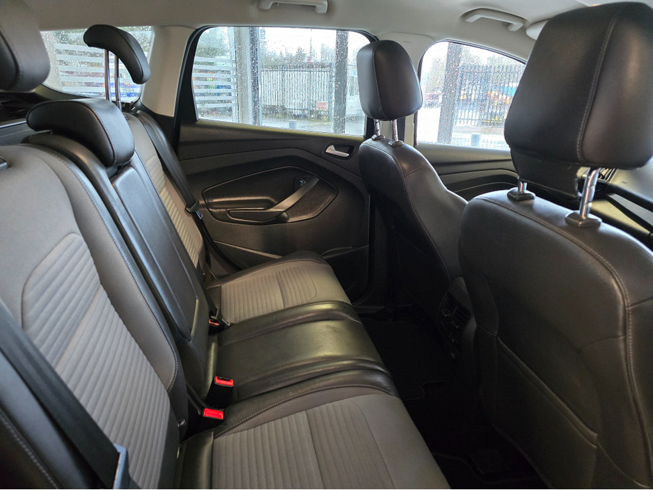 2017 Ford Kuga - image 9