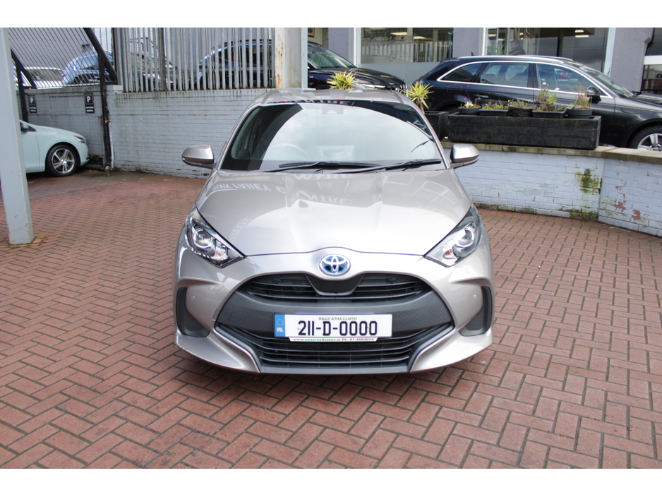 2021 Toyota Yaris - image 9