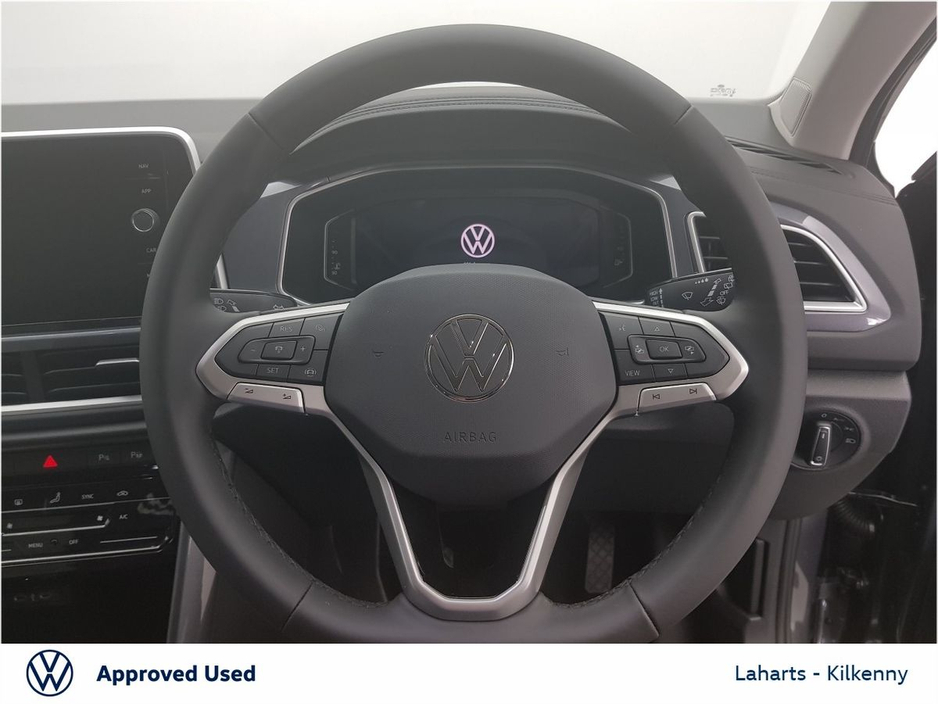 2023 Volkswagen T-Roc - image 23