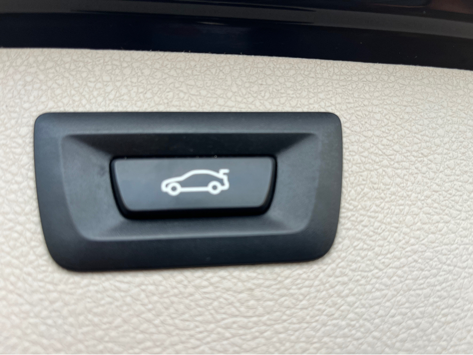 2014 BMW 3 Series - image 19