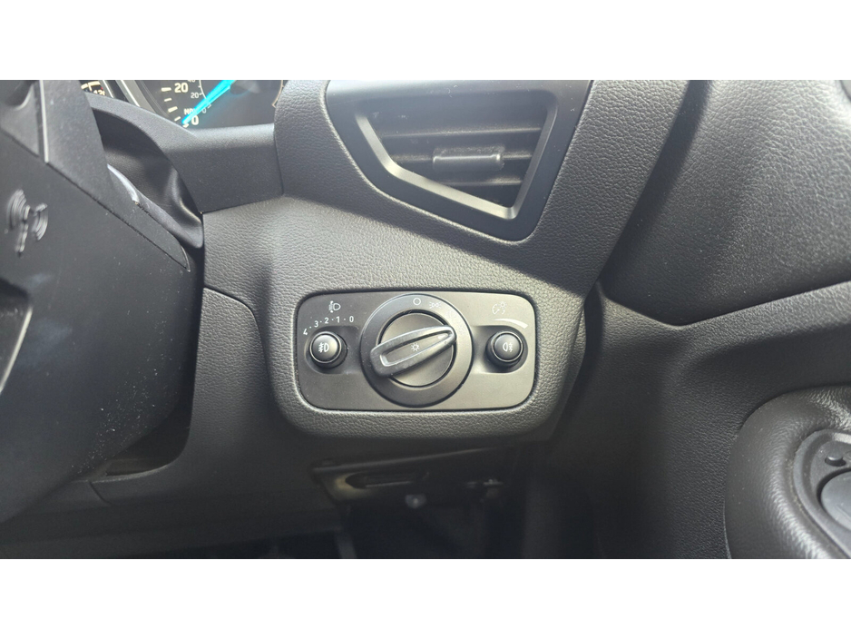 2017 Ford Kuga - image 24