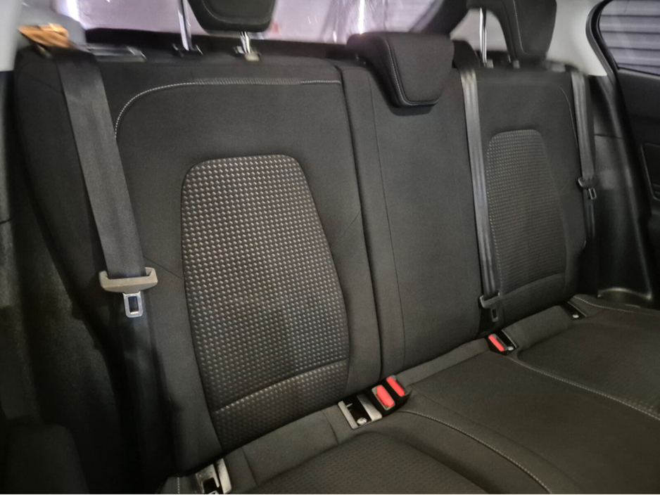 2019 Ford Focus - image 7