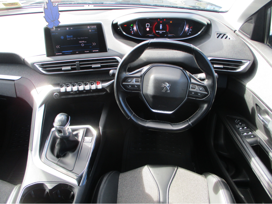 2018 Peugeot 5008 - image 14