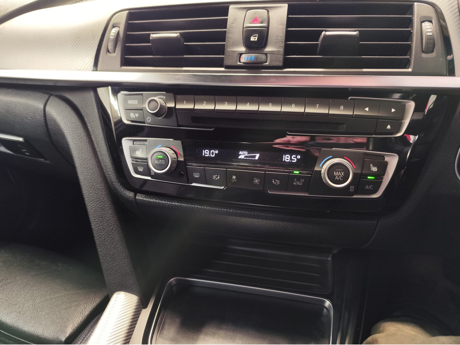 2018 BMW 3 Series - image 27