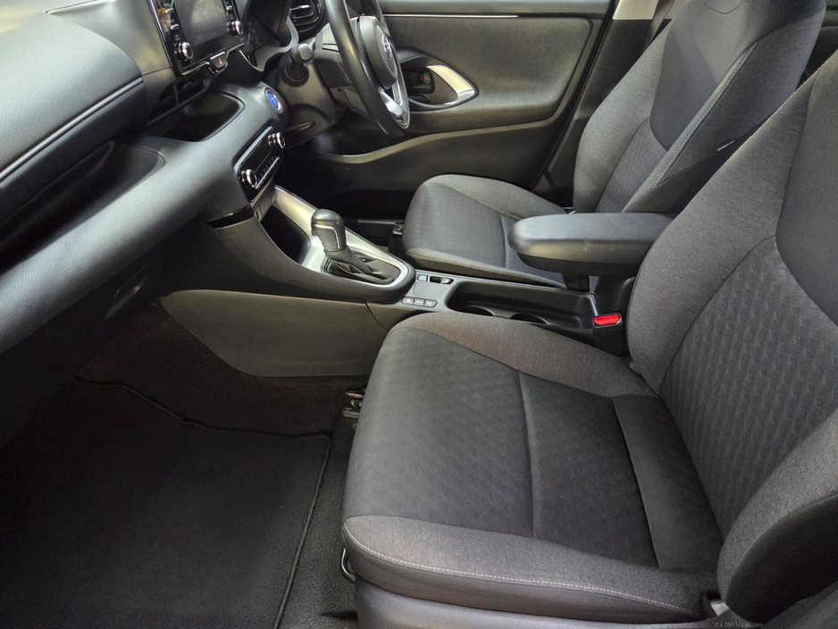 2022 Toyota Yaris - image 6