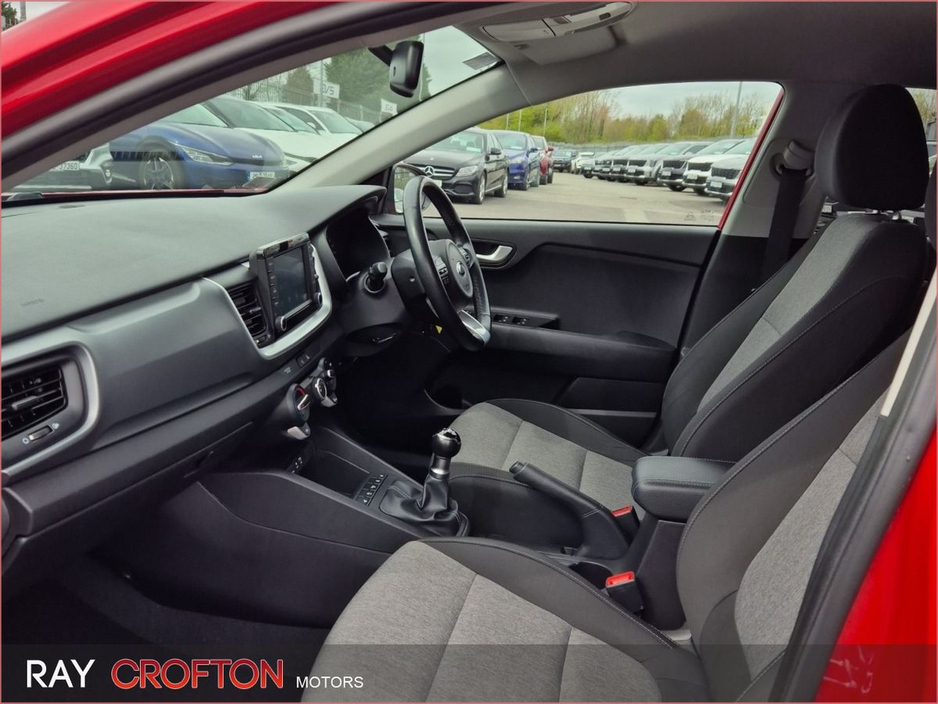 2020 Kia Stonic - image 6