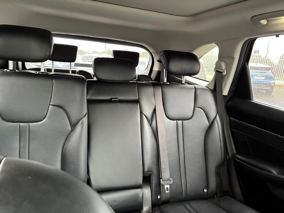 2025 Kia Sorento - image 10