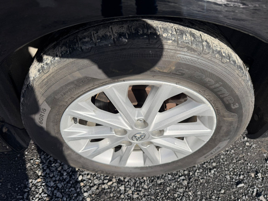 2016 Toyota Camry - image 9