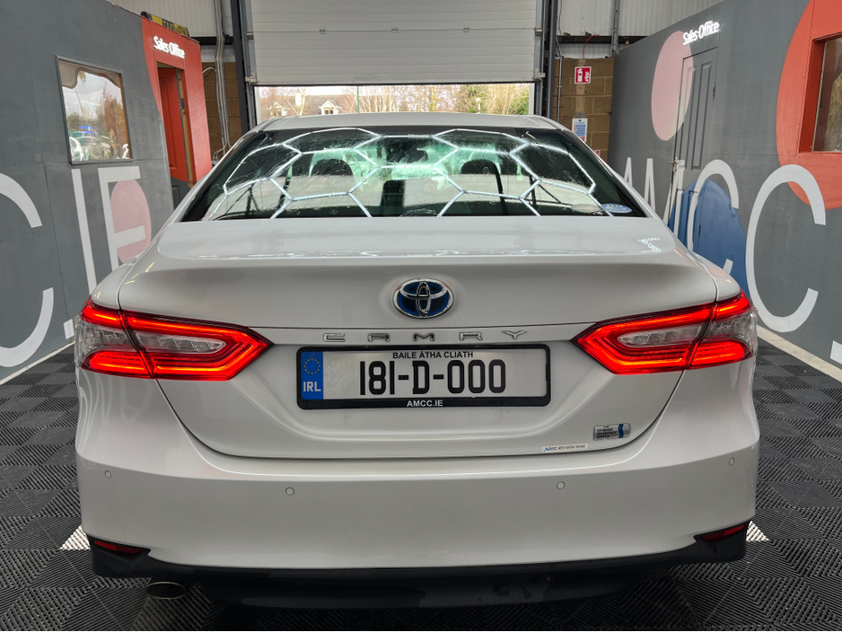 2018 Toyota Camry - image 3