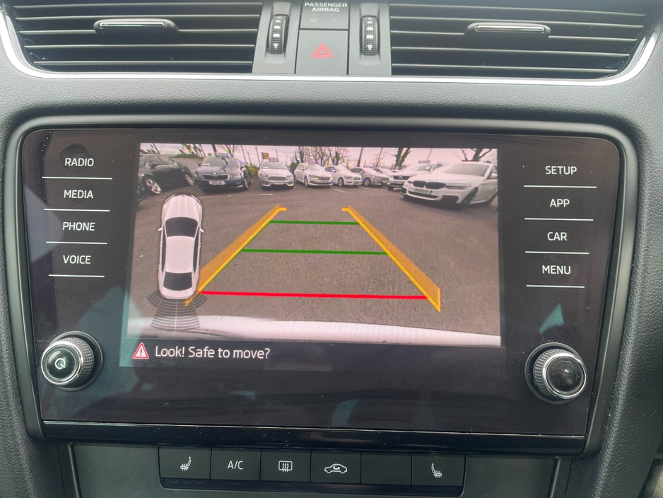 2020 Skoda Octavia - image 13
