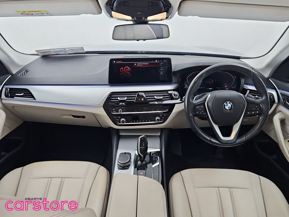 2021 BMW 5 Series - image 11