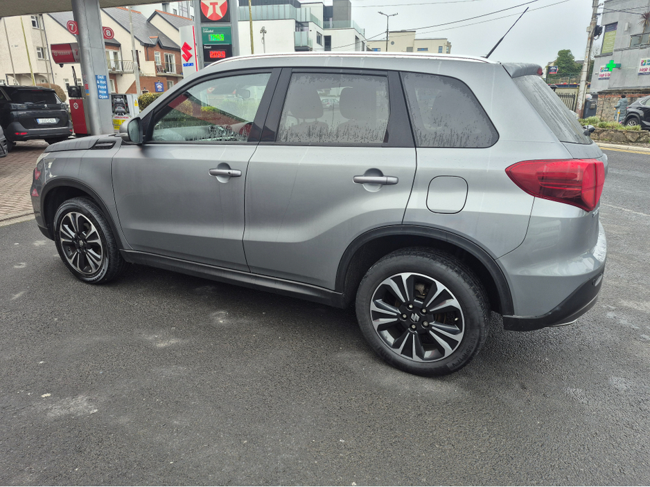 2022 Suzuki Vitara - image 9