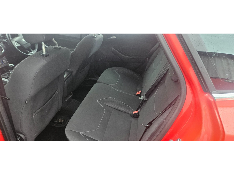 2015 Ford Focus - image 27