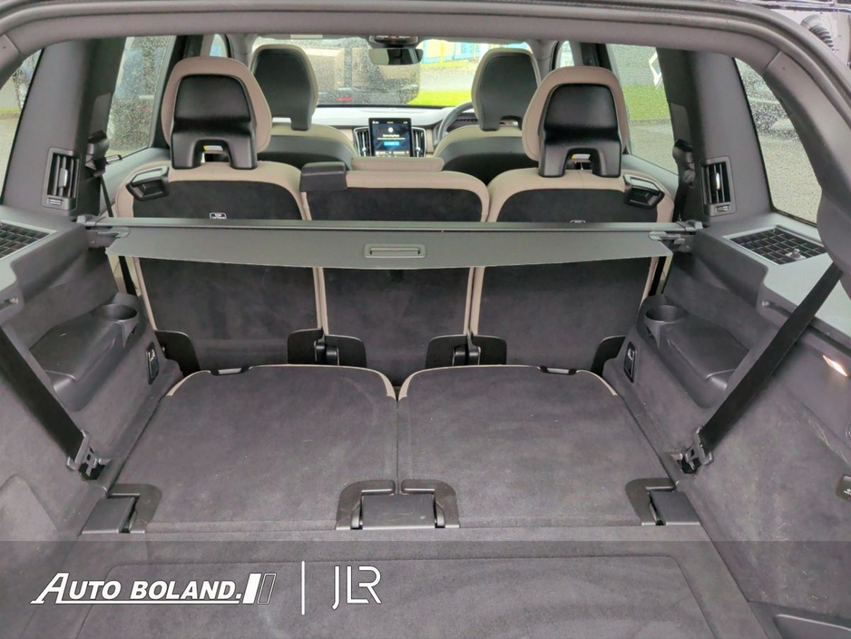 2025 Volvo XC90 - image 13
