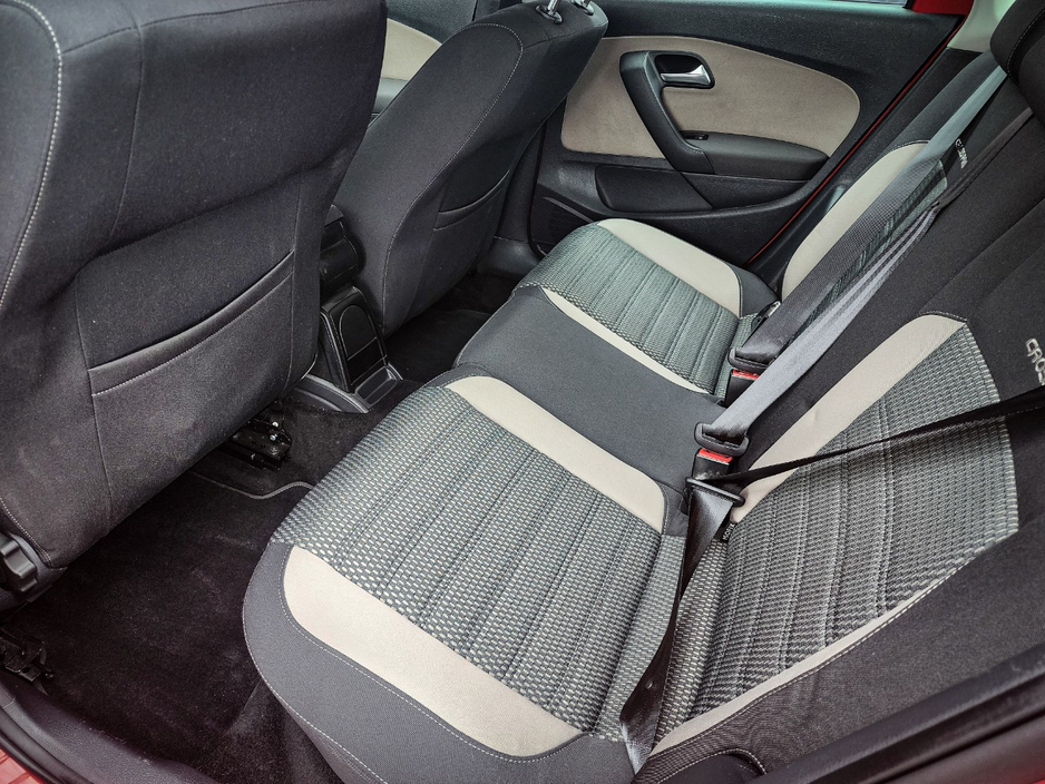 2013 Volkswagen Polo - image 32