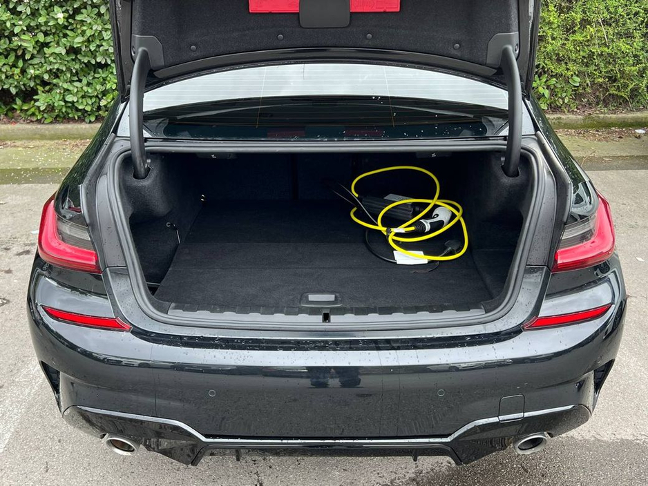 2021 BMW 3 Series - image 14