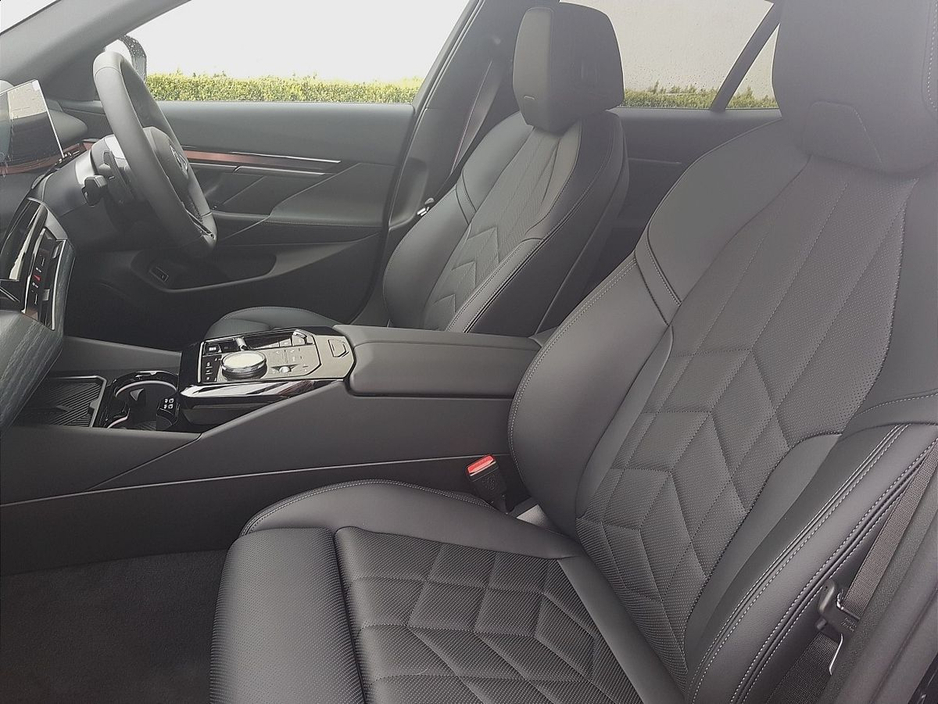 2026 BMW 5 Series - image 7