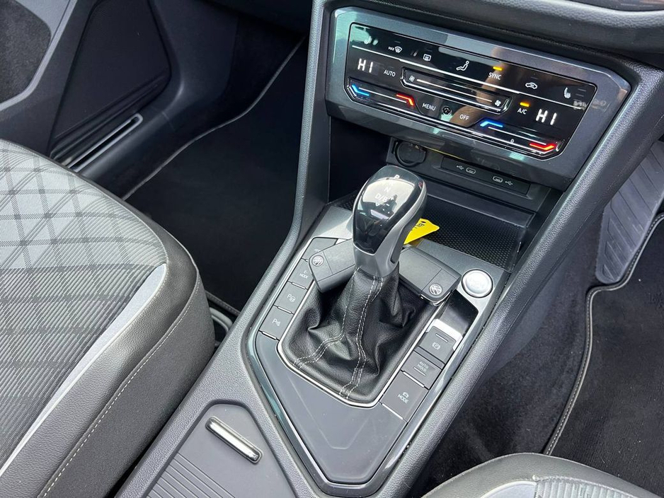 2023 Volkswagen Tiguan - image 12