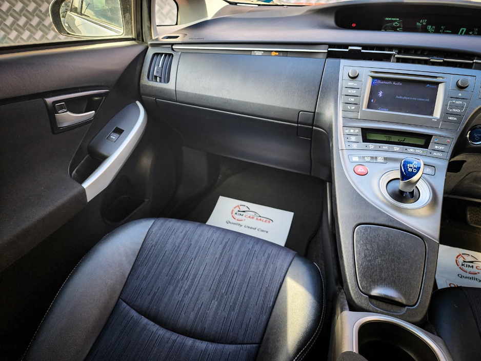 2015 Toyota Prius - image 19