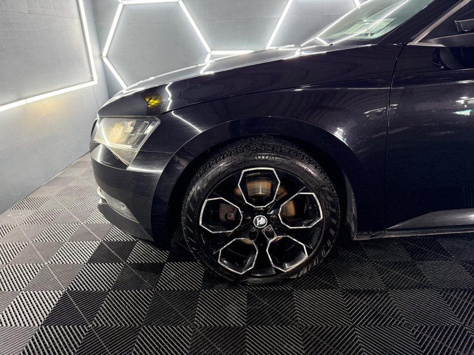 2016 Skoda Superb - image 15
