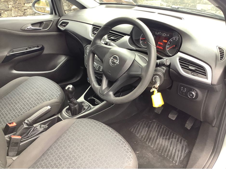 2016 Opel Corsa - image 5
