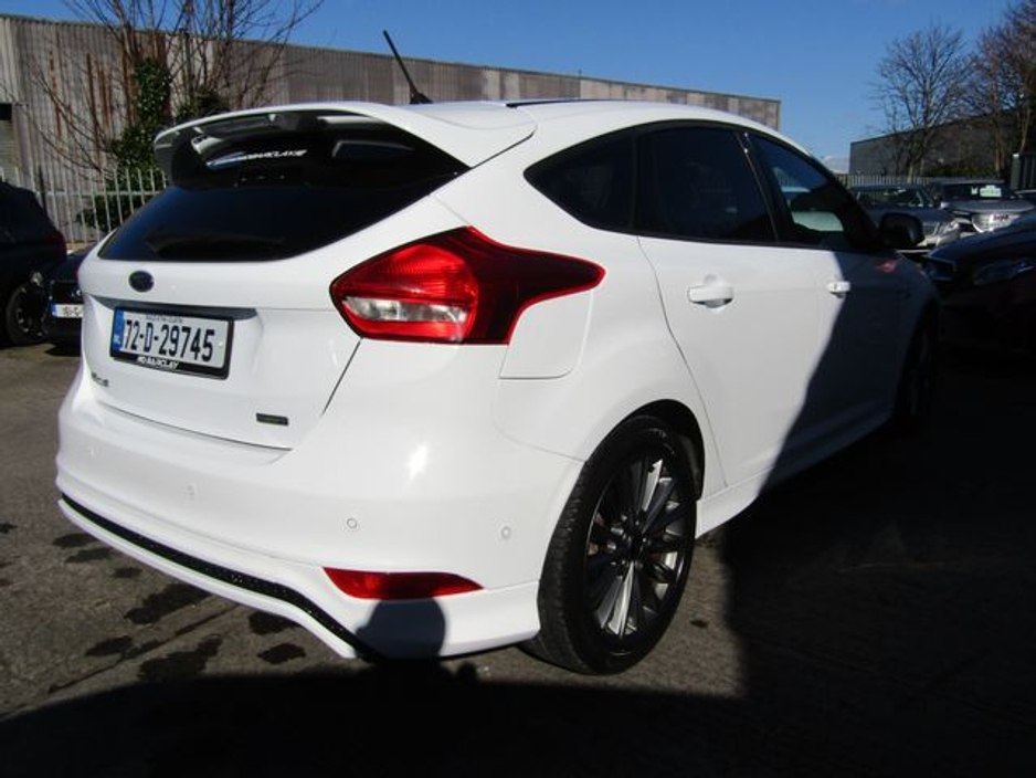 2017 Ford Focus - image 8