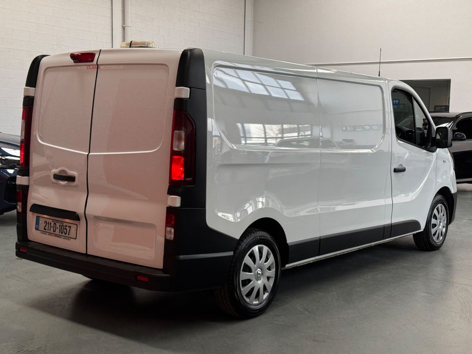 2021 Renault Trafic - image 5