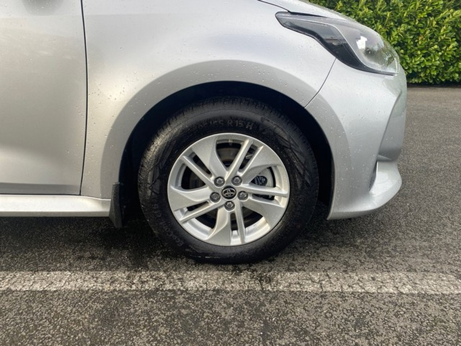 2025 Toyota Yaris - image 17