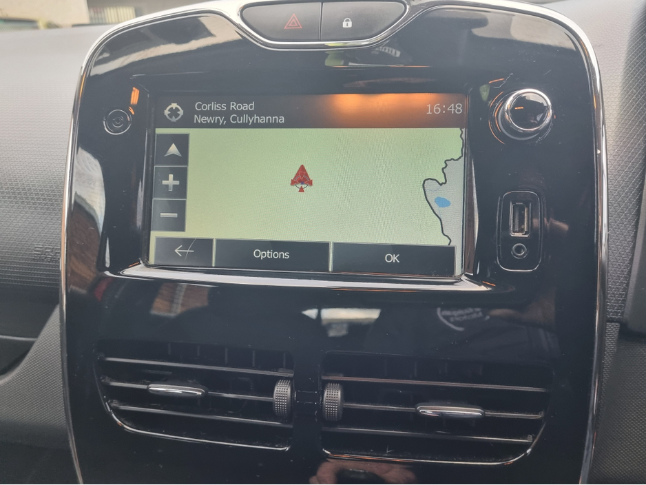 2014 Renault Clio - image 16