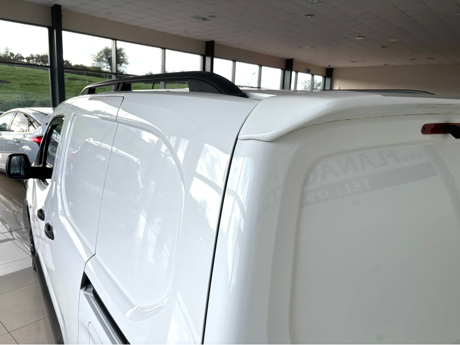 2020 Peugeot Partner - image 19