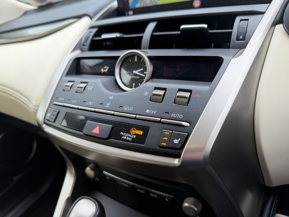 2020 Lexus NX 300 h - image 28