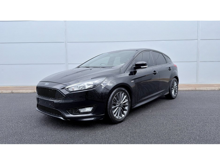 2017 Ford Focus - image 16