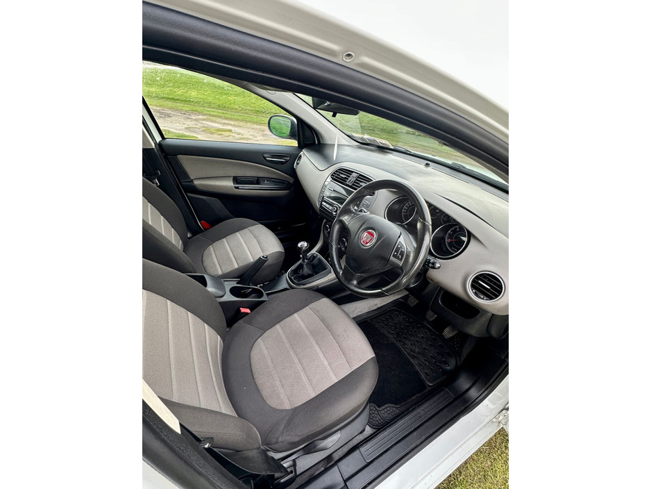 2012 Fiat Bravo - image 5