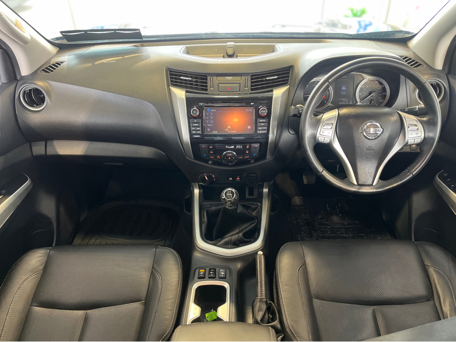 2017 Nissan Navara - image 13