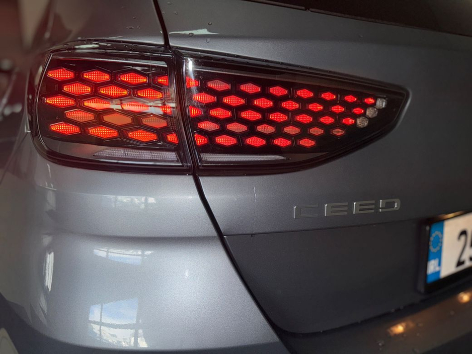 2025 Kia Ceed - image 9