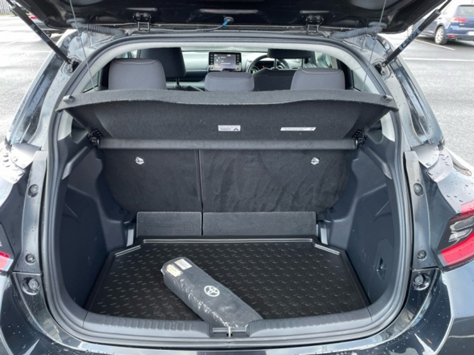 2023 Toyota Yaris 1.5 HYBRID L/SPORT // Remote Central Locking // Front Electric Windows // Rear Electric Windows // Electric Mirrors // Finger Tip Stereo Controls €23,795