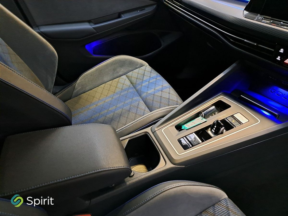 2021 Volkswagen Golf - image 15