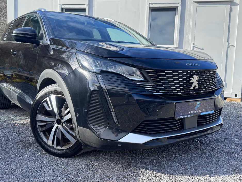 2021 Peugeot 5008 - image 2