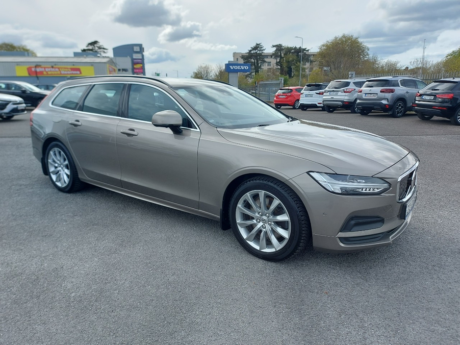 2021 Volvo V90 - image 6