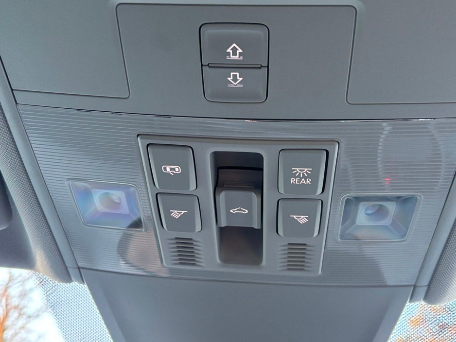 2017 Volkswagen Tiguan - image 18