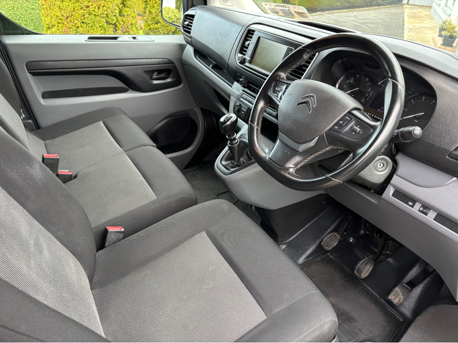 2022 Citroen Dispatch - image 3