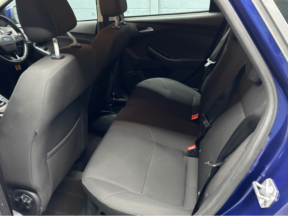 2018 Ford Focus - image 9