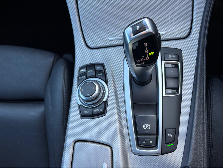 2016 BMW 5 Series - image 23