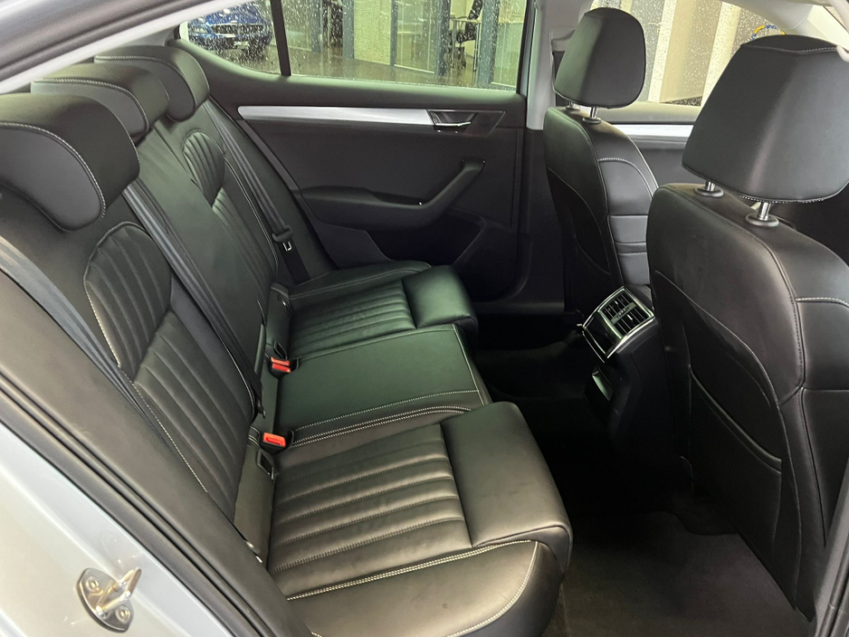2022 Skoda Superb - image 16